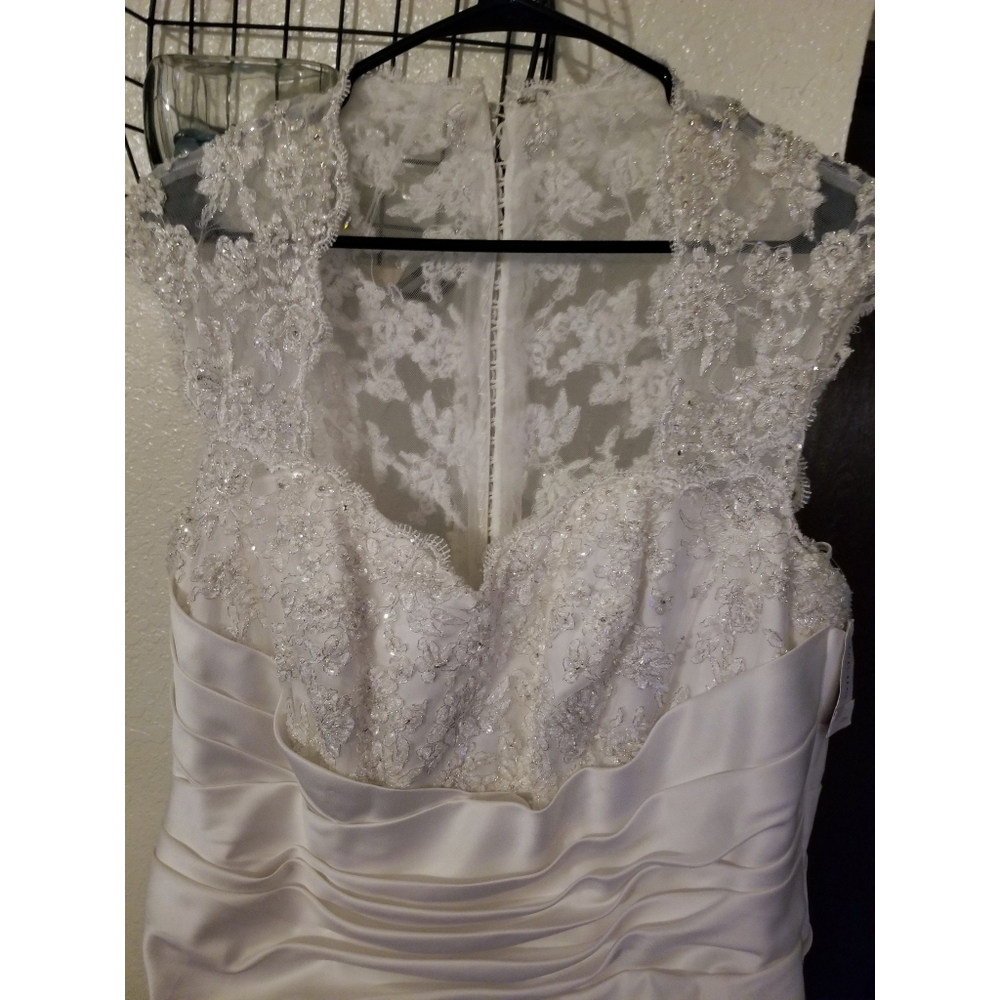 David's Bridal NWT Cap Sleeve A Line Wedding Dress - Picture 5 of 11